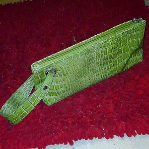 Elizabeth Arden Wristlet Green Animal Print Small